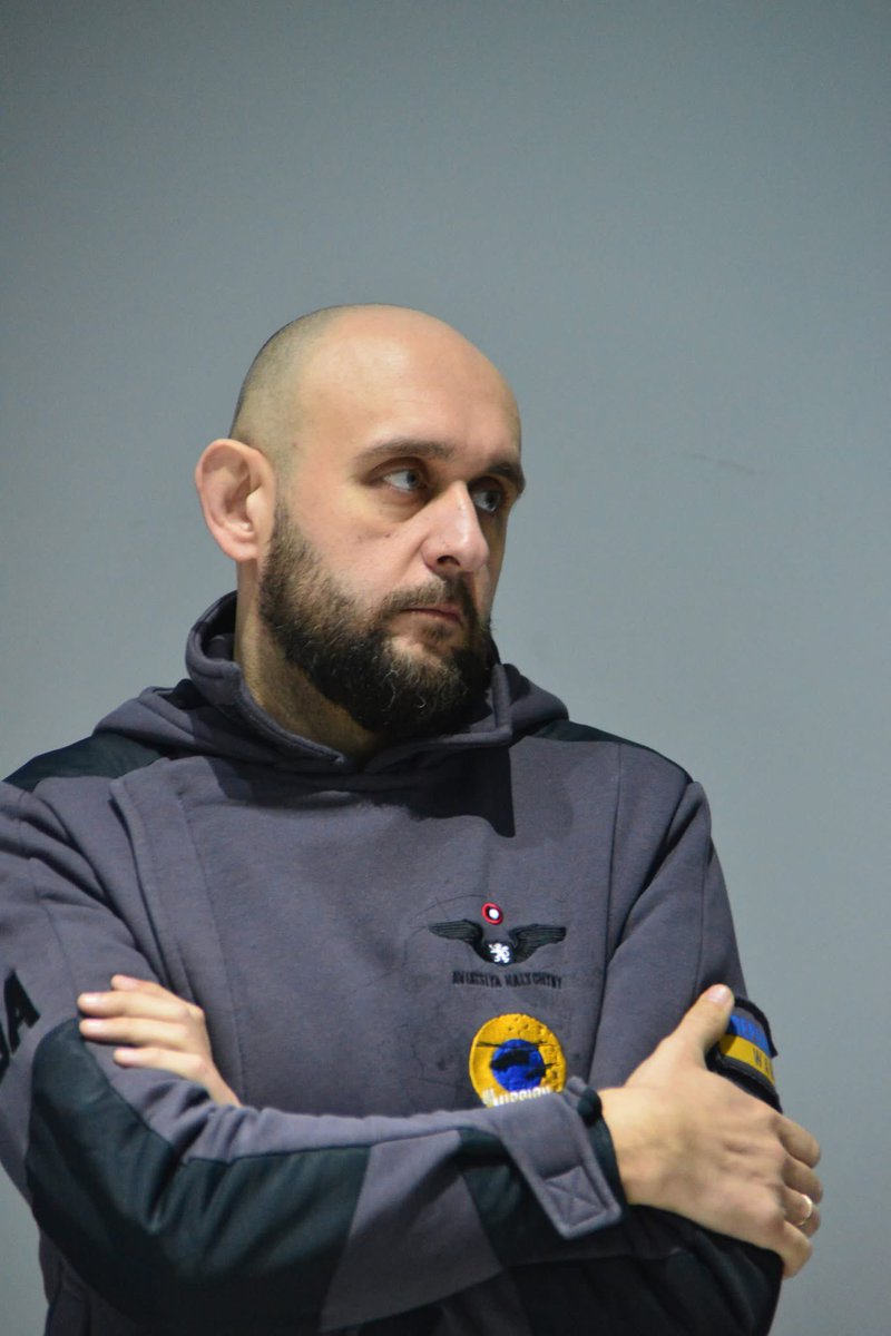 Спочатку був ультиматум путіна. Тепер ультиматум путіна-трампа. Експерти всіх ґатунків розповідають, як найкраще домовлятися перед стратою. 

Пані та панове. Для капітуляції не потрібні посередники. 

Повага до себе і України. Гідність. Прийняття, що союзник перейшов на бік