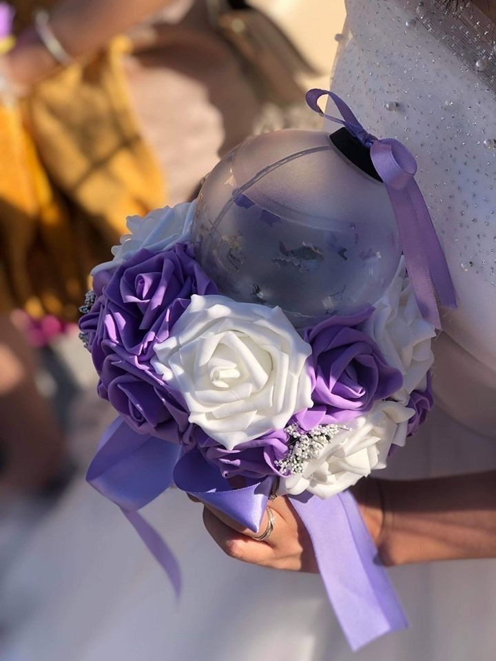 Não entendem que a Armybomb é "simples" pq além de ser personalizavel o acessório da diva é ser o lightstick do maior grupo de kpop que já existiu, vulgo o BTS