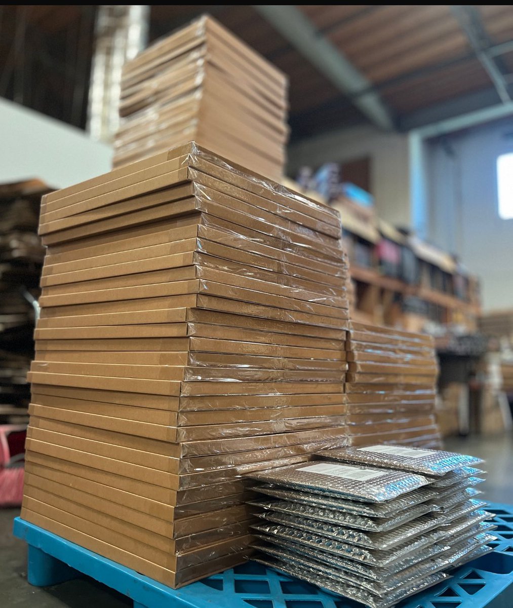 FIRST ORDERS ARE BEING SHIPPED.

Had some issues with Canadian labels but everything should be moving now 🤍

Can't wait to see it on desks 🥰