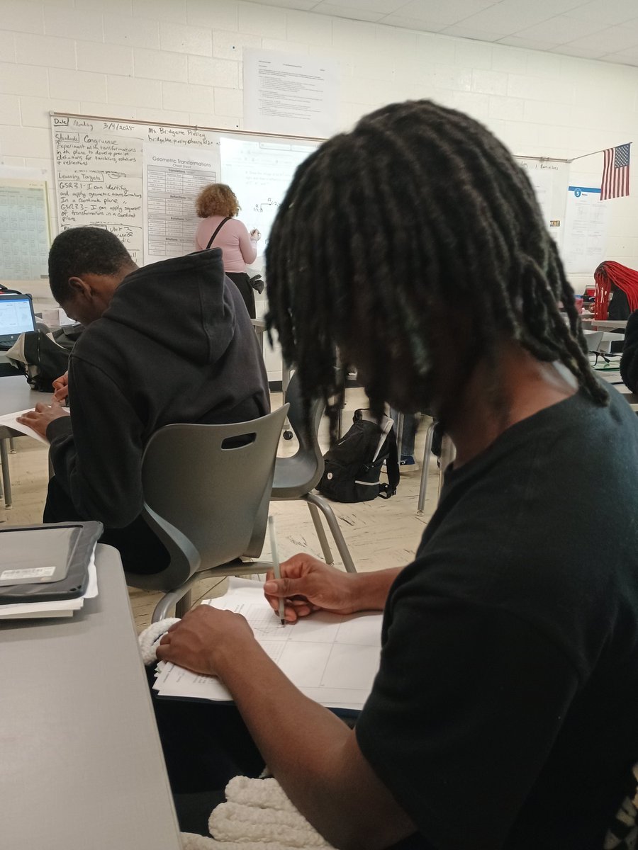 P r e s l e y tweet media