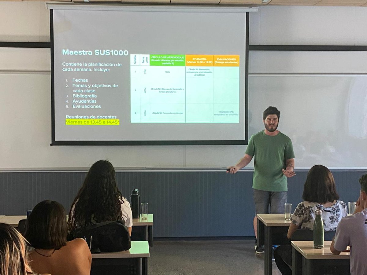 En estos momentos, nuestro coordinador de cursos especiales y asuntos estudiantiles, Pedro Calcagni, dirige la Jornada de inicio del curso #SUS1000 con una gran convocatoria en el Aula 101 del Edificio Pataguas.