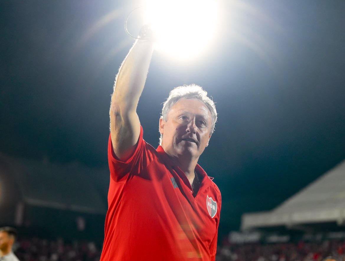 "Fue tan grande la desilusión como DT de #Newells 🔴⚫️ que pensé que ya era hora de dejar todo. Pensé eso cuando me invitaron a salir del club luego de dirigir la primera" <a href="/ricardolunari/">Ricardo G. Lunari</a> en La Red #Rosario 98.3