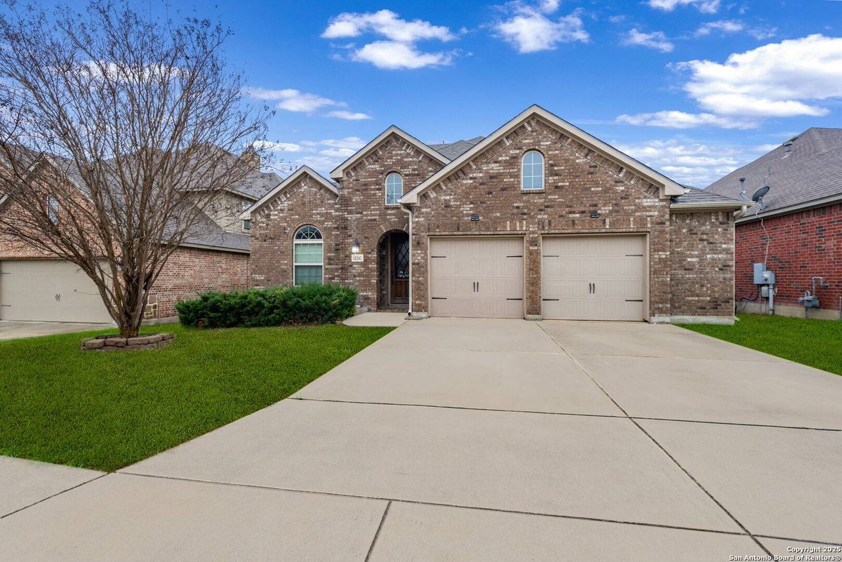 jasso98's tweet photo. New Listing Price: $420,000
12242 Chambers CV, San Antonio, TX 78253 is a fantastic property with 4 bedrooms and 3.0 bathrooms.
See more here: https://t.co/75F7oZG6vr https://t.co/8U2Lc8dTqa