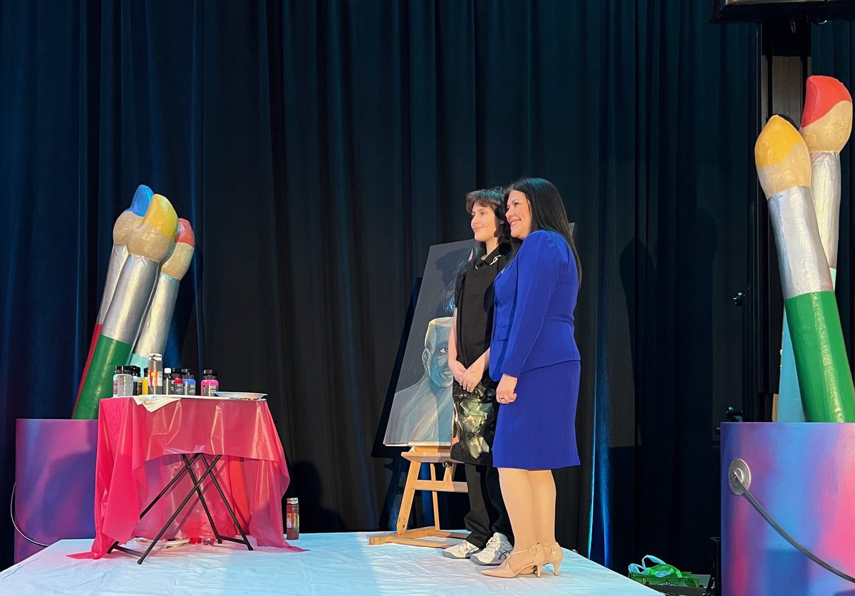 MacArthur Art Department (@mac2macart) on Twitter photo Our very talented Isabella Earl was invited to Irving ISD’s “State of the District” event to be a live painter and promote the visual arts program in our district. Way to go Izzy! We are proud of you! <a href="/IISDFineArts/">Irving ISD Fine Arts</a> <a href="/MacArthurCards/">MacArthur HS</a> #LivePainting #Art Our very talented Isabella Earl was invited to Irving ISD’s “State of the District” event to be a live painter and promote the visual arts program in our district. Way to go Izzy! We are proud of you! <a href="/IISDFineArts/">Irving ISD Fine Arts</a> <a href="/MacArthurCards/">MacArthur HS</a> #LivePainting #Art