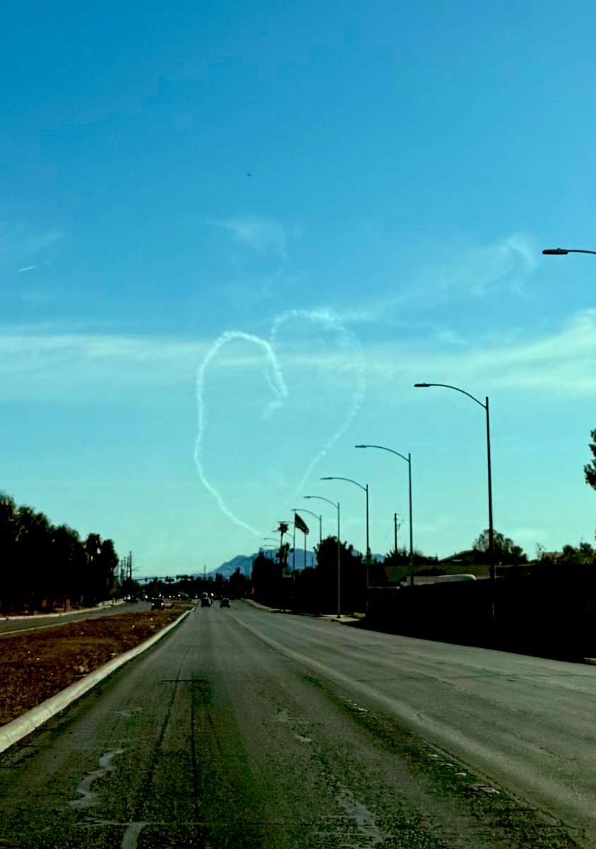 I love you too Vegas 💛🖤🩶🤍