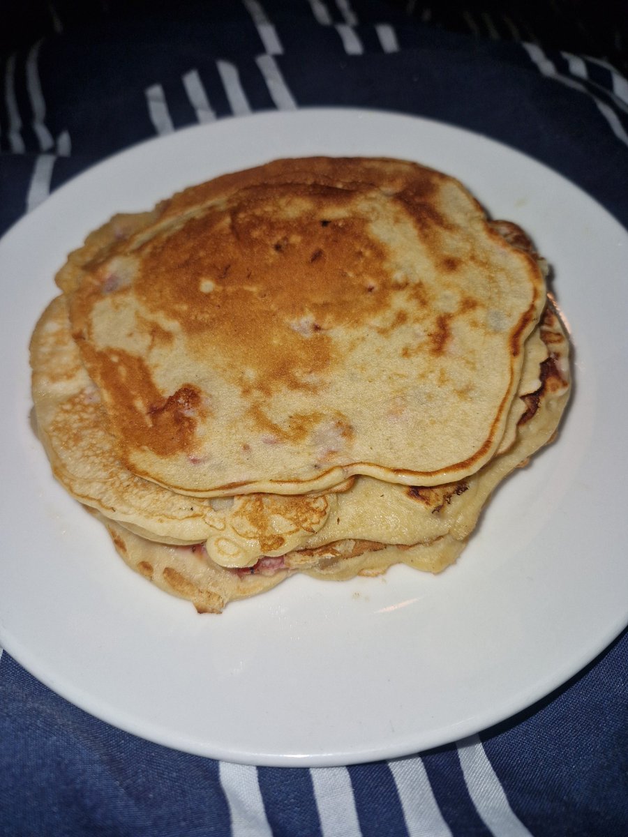 DeniseM67887845's tweet photo. After a long day of placement, subbing, and university, I walked in the door to find that my 16-year-old daughter had made gluten- and dairy-free pancakes for me. I’m so grateful to have raised such a thoughtful and caring young lady. 💕 #PancakeTuesday #glutenintolerance https://t.co/rvVr4kquSa