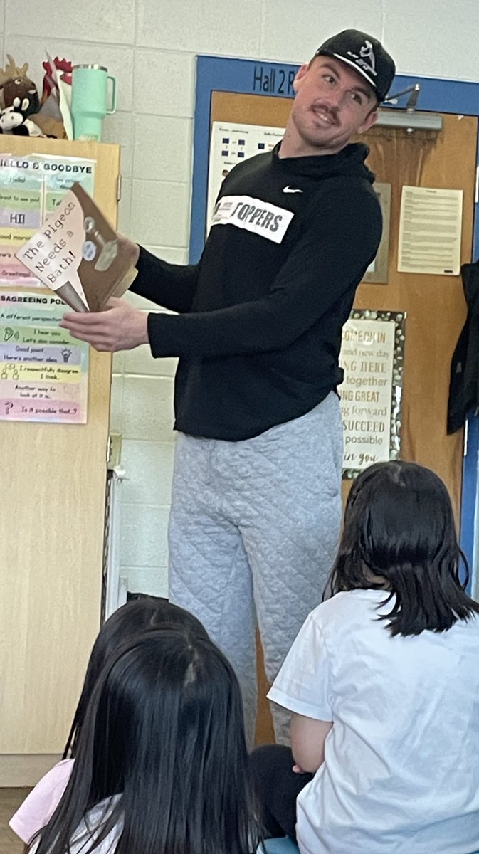 GraceLearning's tweet image. BIG shout out to @WKUFootball for taking time to read 📚with our students and 🐰 Bruno! @NatcherElem