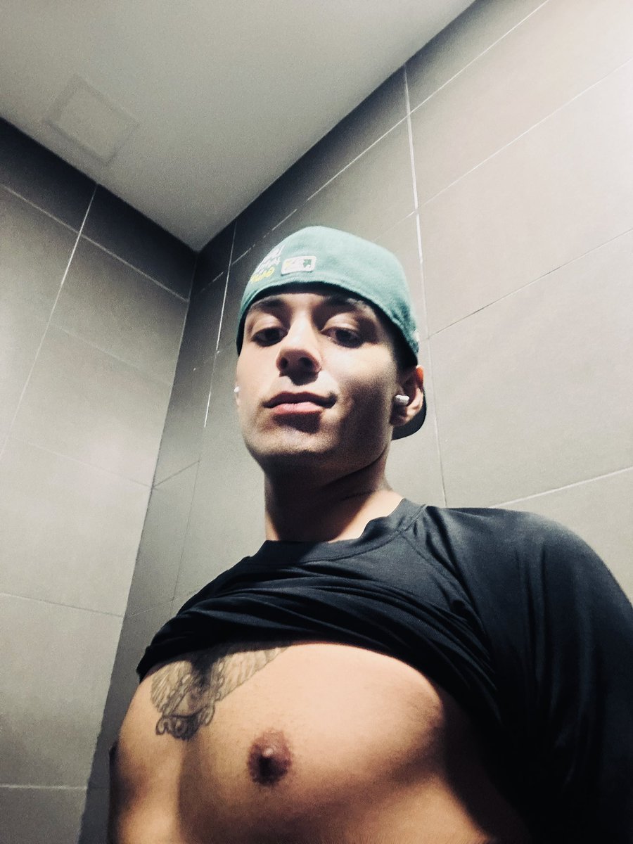 😈