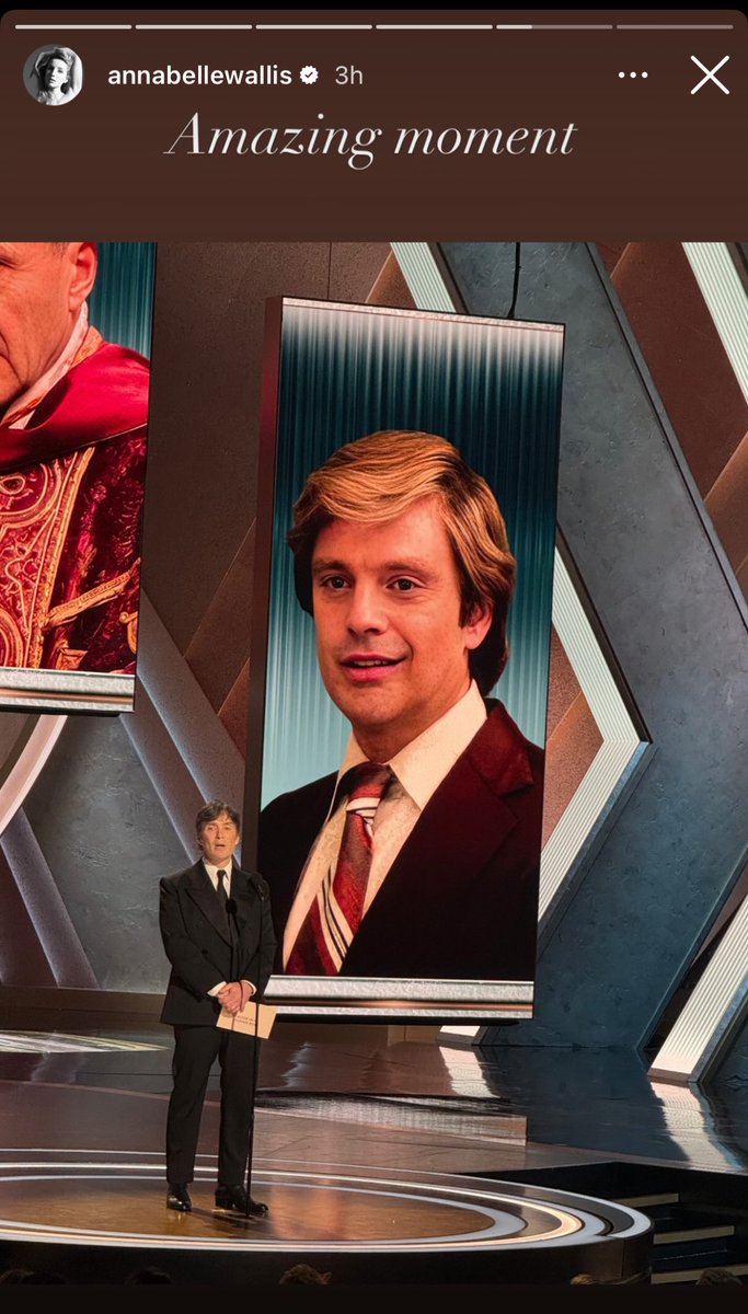 A nossa querida Annabelle Wallis postou esse stories no Instagram do momento em que Cillian Murphy estava no palco ao lado da foto do Sebastian Stan!