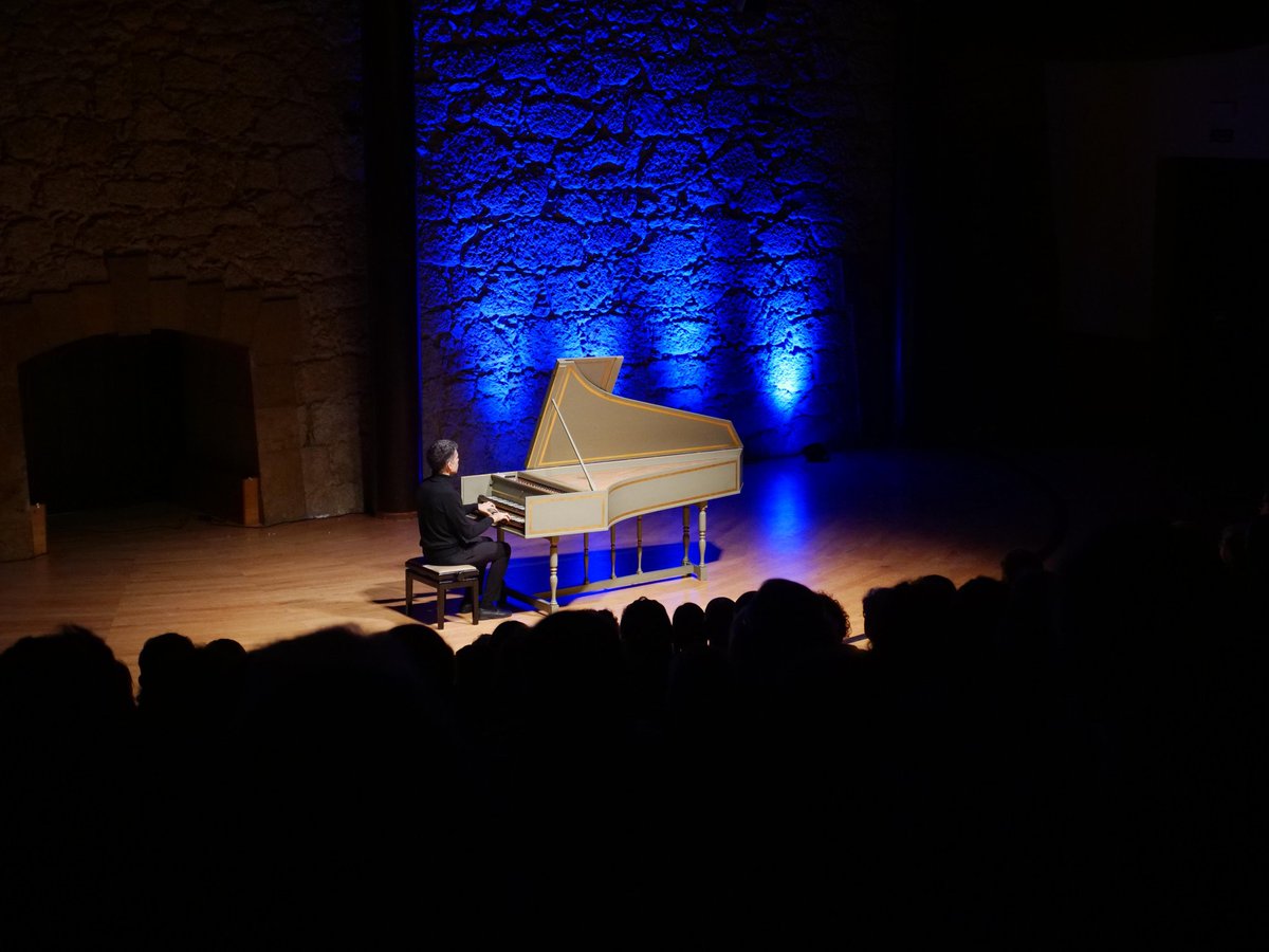 ℹ️🎵🎶🌸 Gran comienzo del XII ciclo de Primavera Barroca, con el clavecinista viegués Diego Ares, esta noche en el Auditorio . Este programa está organizado en colaboración con el <a href="/cndm_inaem/">CNDM</a>, Centro Nacional de Difusión Musical del Ministerio de Cultura.
<a href="/Oviedo2031/">Oviedo 2031</a>