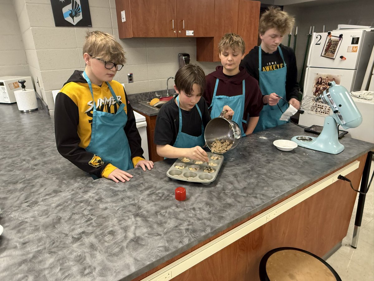 BizMathGuy's tweet image. Business Math 8 - Banana Chocolate Chip Muffin lab, where students applied their math skills to real-world baking scenarios! It was a hands-on (and delicious) way to see math in action! @ByronMSBears @ByronBears #BizMathGuy