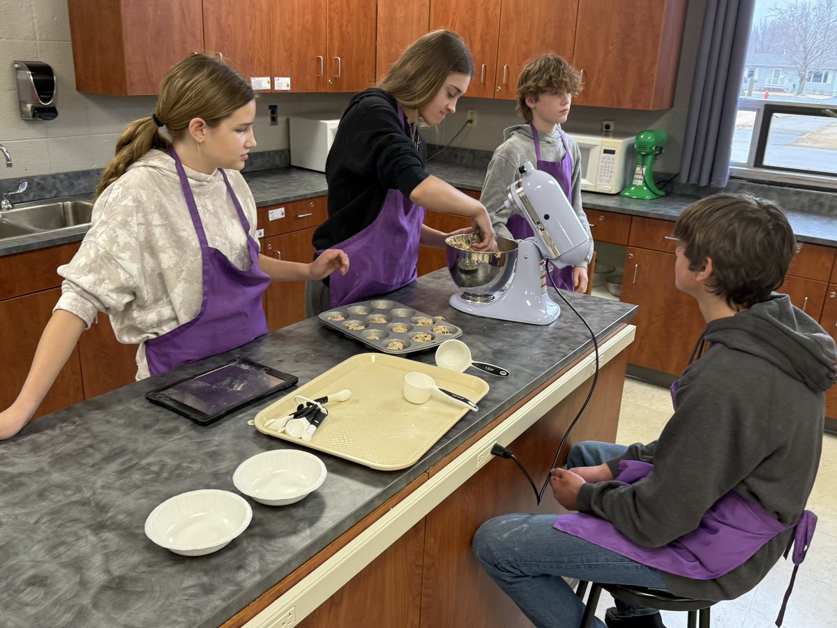 BizMathGuy's tweet image. Business Math 8 - Banana Chocolate Chip Muffin lab, where students applied their math skills to real-world baking scenarios! It was a hands-on (and delicious) way to see math in action! @ByronMSBears @ByronBears #BizMathGuy