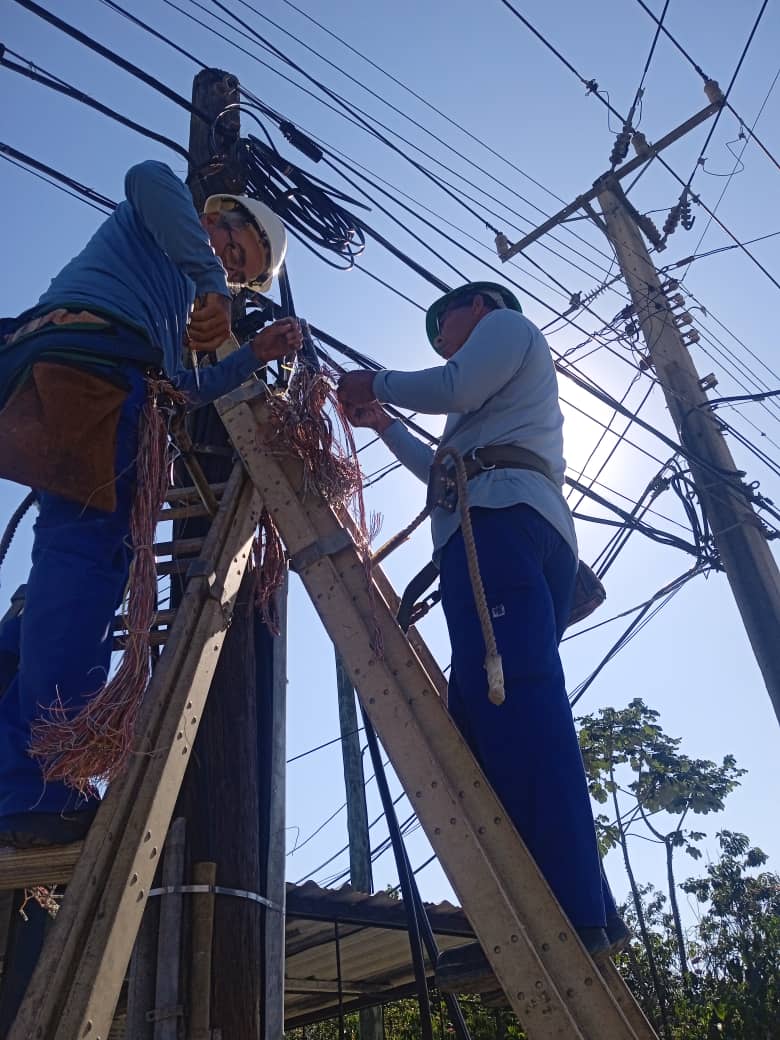 Operación de red de <a href="/ETECSA_Cuba/">ETECSA</a> optimizada al máximo: consagración al servicio y la conectividad 24/7. Mantenemos la red funcionando para que tú estés conectado. #Red #Operación #Conectividad #Servicio #EtecsaConCuba #ComunicadoresPorUnaSociedadDigital