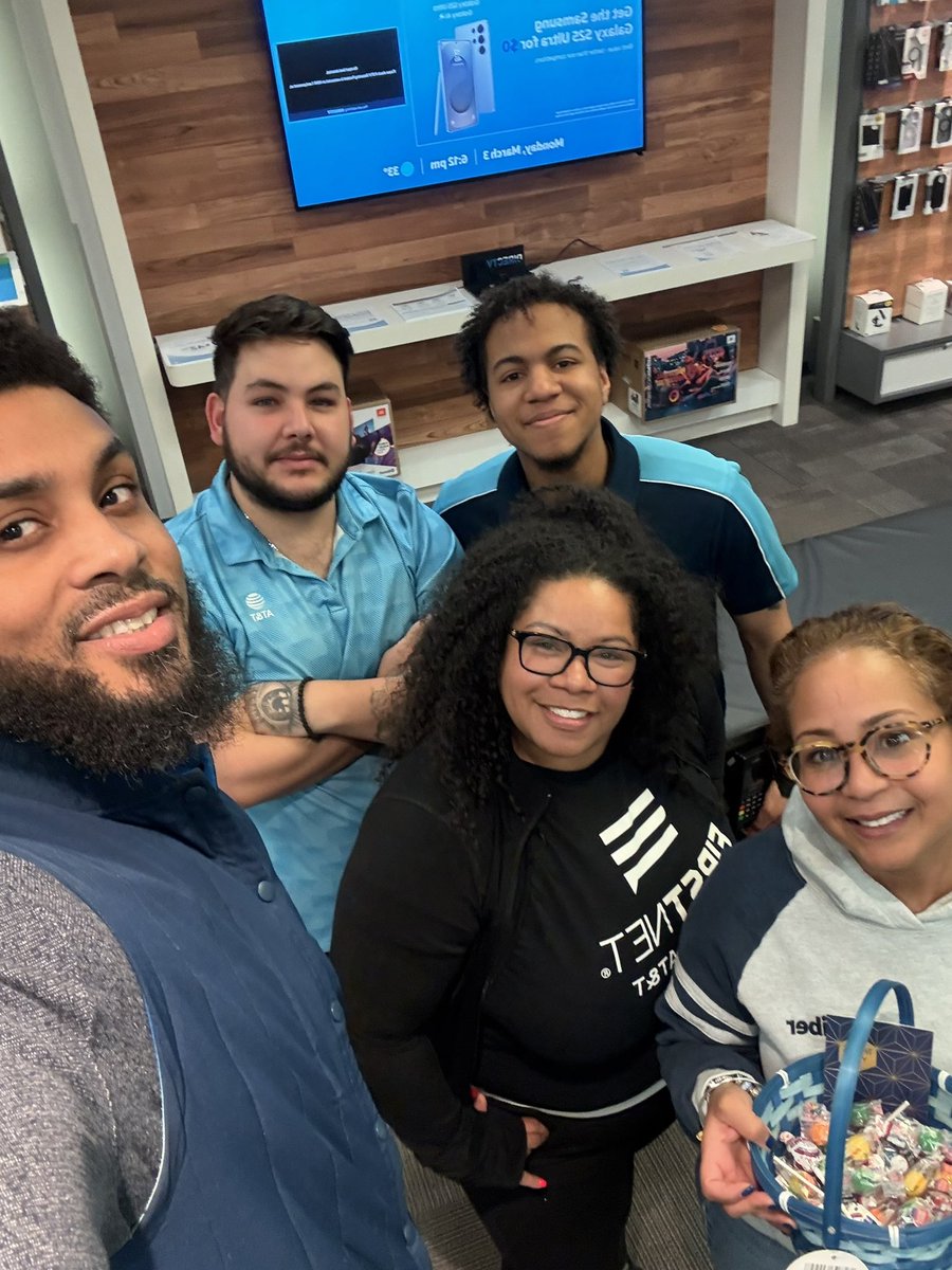 Tom White (@tom_white30) on Twitter photo Had the opportunity of meeting my new teams at both the Scranton and Viewmont locations and gave gift baskets and cards to express gratitude for all that they do!
#EmployeeAppreciationWeek
<a href="/TheHomeTeamMAS/">The Home Team</a> <a href="/Mike_V_Lamb/">Mike Lamb</a> <a href="/_MightyMAS/">Mid-Atlantic States Team</a> Had the opportunity of meeting my new teams at both the Scranton and Viewmont locations and gave gift baskets and cards to express gratitude for all that they do!
#EmployeeAppreciationWeek
<a href="/TheHomeTeamMAS/">The Home Team</a> <a href="/Mike_V_Lamb/">Mike Lamb</a> <a href="/_MightyMAS/">Mid-Atlantic States Team</a>