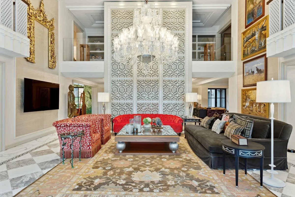 RuleProperties's tweet image. traveltuesday ✨

10 🛌 | 1 full 🛁 | 18,298 Sq Ft. | Price Upon Request

Gingins
Gingins, Vaud, 1276 Switzerland

Listed by: Dana Dennis Gumber

ow.ly/Rnkf50VacNM for the full property tour!

#RuleProperties