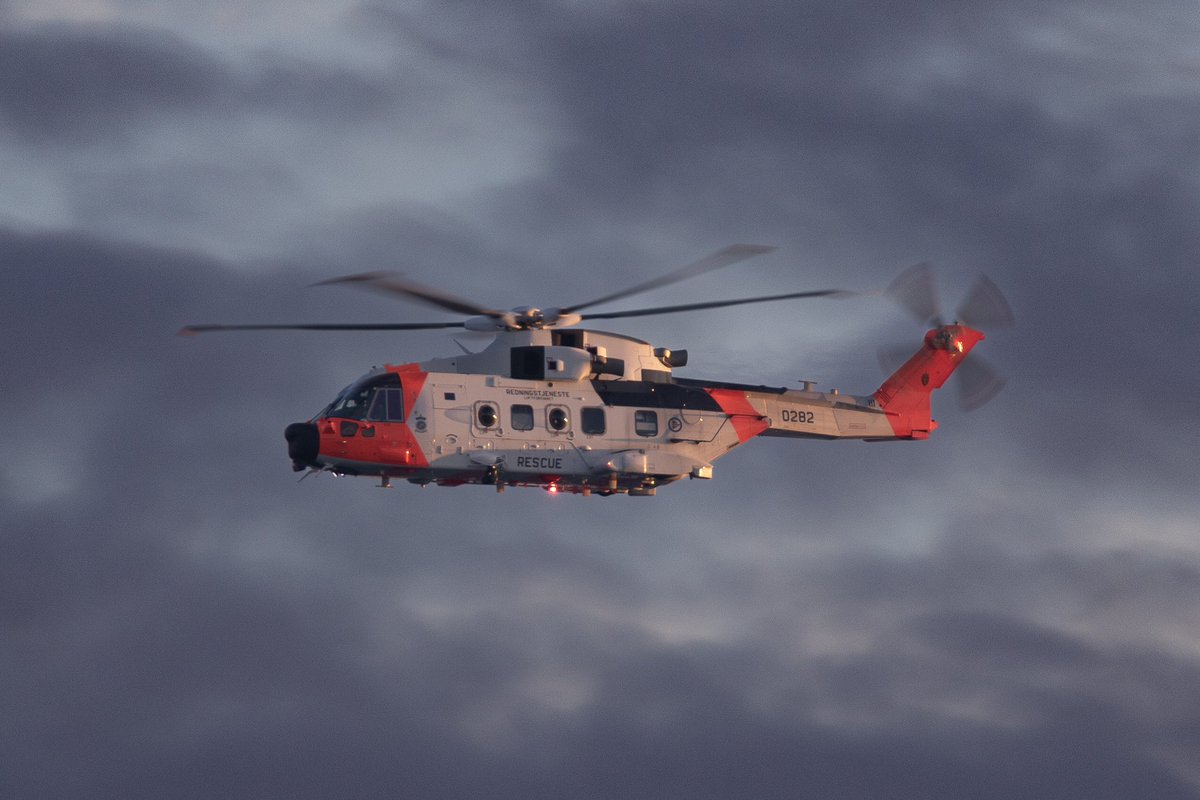 Midnight sun at bodø with 330 Sqn <a href="/Luftforsvaret/">Royal Norwegian Air Force</a> 

#AW101 #EH101 #MerlinMonday #MerlinHelicopter #SARQueen #Helicopter #avgeek #norway #bodø #midnightsun