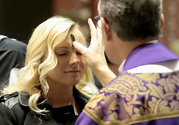 "The ashes mean that I am a sinner. But the Cross means that I have a Savior." 

- Father Mike Schmitz 

🙏