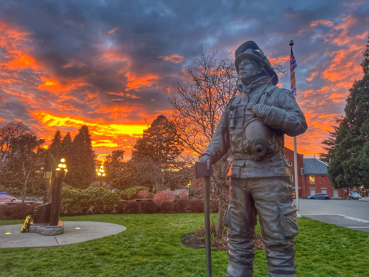 On March 3, we were at the Fallen Fire Fighter Memorial in Victoria with firefighters from across the Province to honour those that have lost their lives in the line of duty.

Included in those honoured were #NorthVan firefighters Jim Maurer and Moe Conway. May they rest in peace