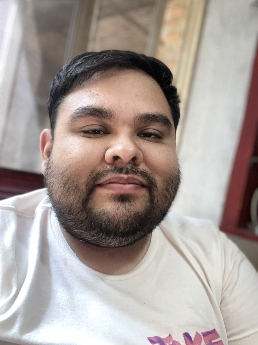 Realmente me miro en el espejo y me agüito digo nmms no estoy tan culero para que nadie me pele oh cuando tengo a alguien me termina engañando con otro 😭