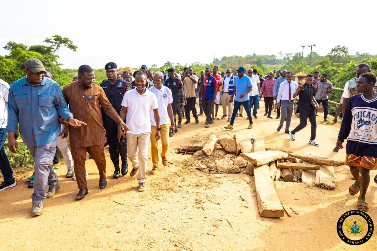 DrAmoakohene's tweet image. Yesterday, alongside the Minister for Roads and Highways, Hon. Kwame Agbodza, we inspected the deteriorating bridge at Kotokuom. Recognizing the urgency of the situation, two immediate interventions have been put in place:

✅ The closure of the bridge to prevent any potential…