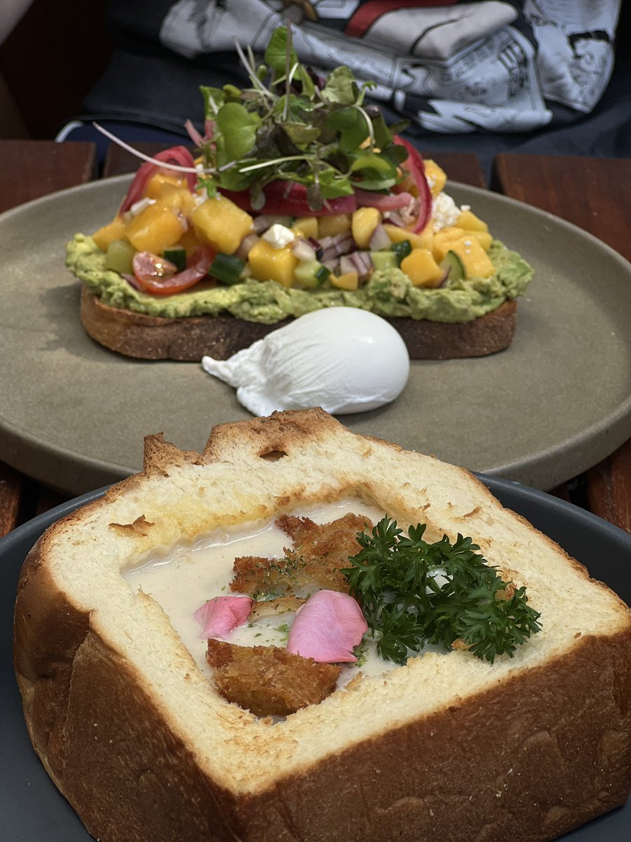 感觉不太好的开始……却又被后续的事情一件件治愈，没有缘由的遇见了许多美好的人和事。幸运的我🥰