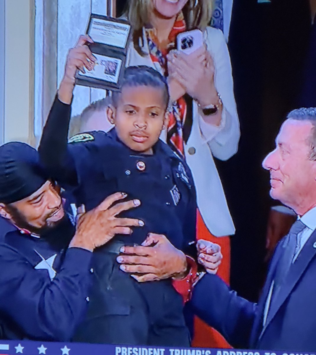 Sarah Luna tweet media