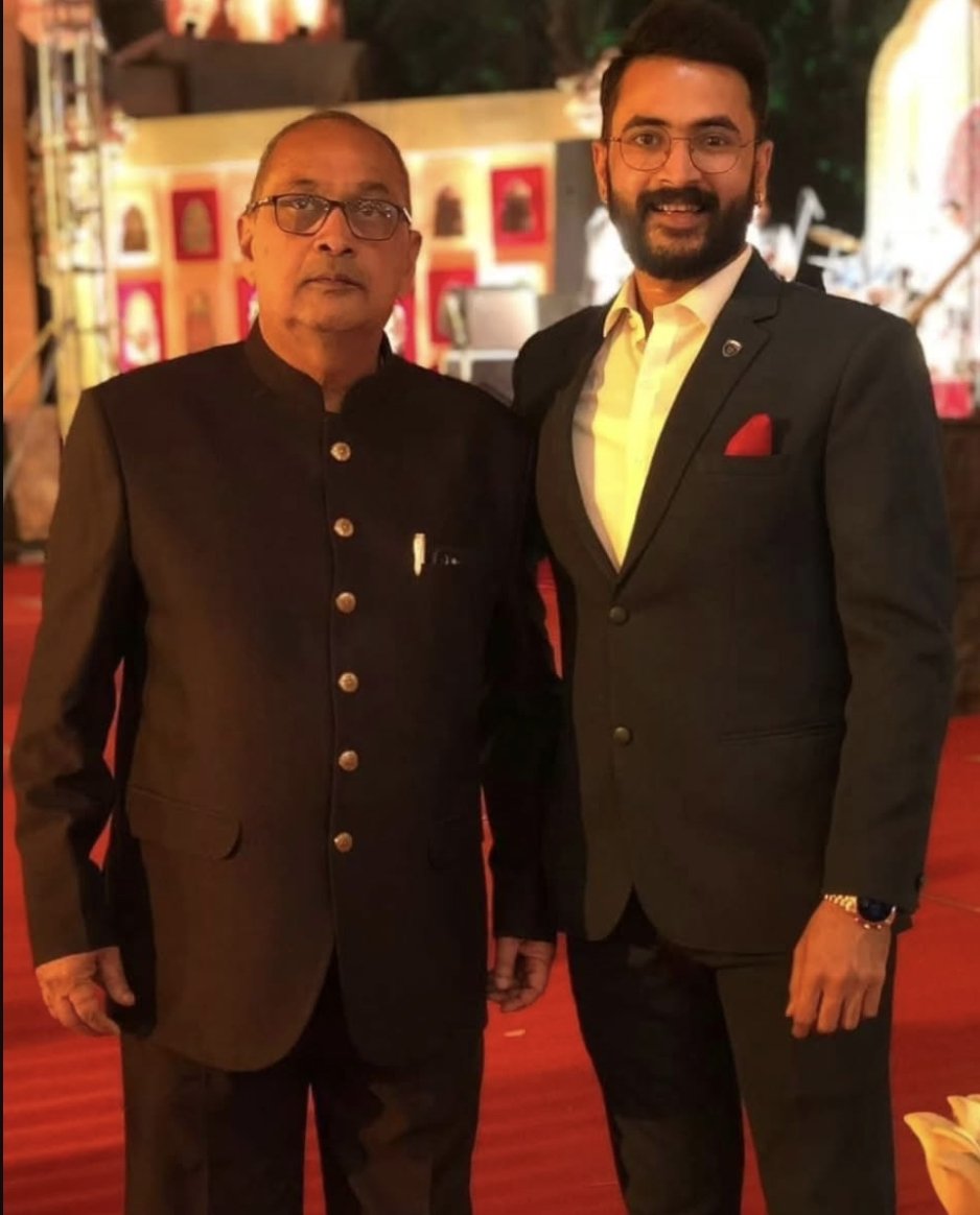 ShekharSweekar's tweet photo. तुमचं नाव माझ्या नावापुढे जोडल्याचा अभिमान आहे,
कोणीही कधीही तुमची जागा नाही घेऊ शकणार,
माझ्या प्रत्येक कामात विचारात श्वासात तुम्हाला घेऊन आजही मी ठाम आहे. ❤️बाबा तुमच्या शिवाय या #आयुष्याची कल्पना करणे शक्य नाही. नेहमी असेच #माझ्यासोबत सावली प्रमाणे रहा. https://t.co/dlgDPhwLrb