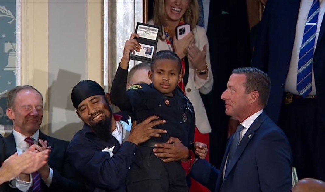 bennyjohnson's tweet photo. What a moment ❤️ 

Secret Service gained an incredible new agent. https://t.co/w3YGoVddFA