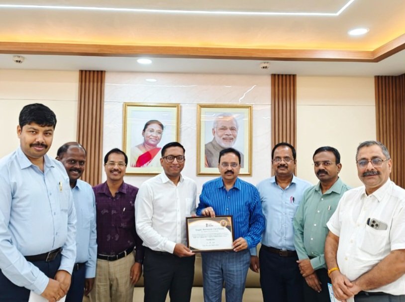 SampadSwainBJP's tweet photo. A major milestone in India’s maritime growth!
Paradip Port has been conferred with the prestigious No.1 'Sagar Aankalan Certificate' for its outstanding overall performance in bulk cargo handling in the 5 MMT category for the financial year 2023-24.
Congratulations to #TeamPPA for this remarkable achievement!