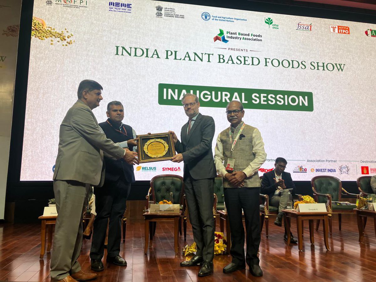 Rasmus A K (@rasmusabikri) on Twitter photo Producing & consuming more plant-based food is an important part of the solution to reduce emissions from agriculture & fight climate change. Happy to inaugurate the India Plant Based Food Show 2025. Great potential for 🇩🇰🇮🇳 cooperation <a href="/iChiragPaswan/">युवा बिहारी चिराग पासवान</a> <a href="/MOFPI_GOI/">Ministry of Food Processing Industries</a> <a href="/Fssailicense/">FSSAI India Food Safety License Registration Agent</a> Producing & consuming more plant-based food is an important part of the solution to reduce emissions from agriculture & fight climate change. Happy to inaugurate the India Plant Based Food Show 2025. Great potential for 🇩🇰🇮🇳 cooperation <a href="/iChiragPaswan/">युवा बिहारी चिराग पासवान</a> <a href="/MOFPI_GOI/">Ministry of Food Processing Industries</a> <a href="/Fssailicense/">FSSAI India Food Safety License Registration Agent</a>