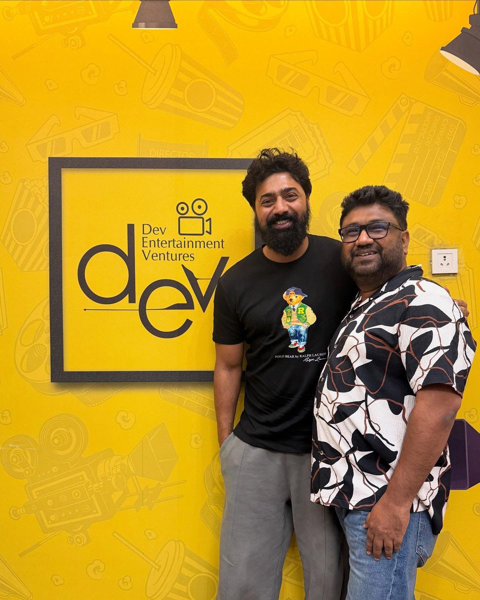 SDFilmyNews's tweet image. After almost 9 years, two producers #RanaSarkar and #Dev have shown a ray of hope. Finally, their last film starring #SuperstarDev and #SubhashreeGanguly and #Dev’s first produced film #Dhumketu is going to be released very soon.