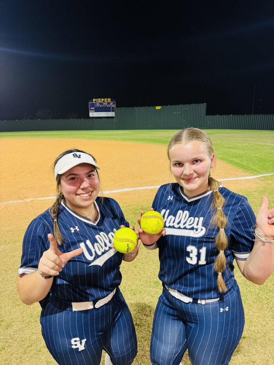 Ranger Softball (@svrangersb) on Twitter photo We love to see it, <a href="/biancashoquist/">Bianca “b sho” Shoquist</a> <a href="/ZoeyAllison31/">Zoey Allison</a> with the bomb 💣💣 in today’s district game.
Ain’t Nothin Soft About It #swanginandbangin #passthebat #youhityougetit <a href="/CoachRandle23/">Coach Randle🥎🤍🩵🤠</a> <a href="/CoachAwolf/">Amanda Wolf-Schramm 👆💙</a> <a href="/SVRANGERSB/">Ranger Softball</a> <a href="/THSCAcoaches/">THSCA</a> We love to see it, <a href="/biancashoquist/">Bianca “b sho” Shoquist</a> <a href="/ZoeyAllison31/">Zoey Allison</a> with the bomb 💣💣 in today’s district game.
Ain’t Nothin Soft About It #swanginandbangin #passthebat #youhityougetit <a href="/CoachRandle23/">Coach Randle🥎🤍🩵🤠</a> <a href="/CoachAwolf/">Amanda Wolf-Schramm 👆💙</a> <a href="/SVRANGERSB/">Ranger Softball</a> <a href="/THSCAcoaches/">THSCA</a>