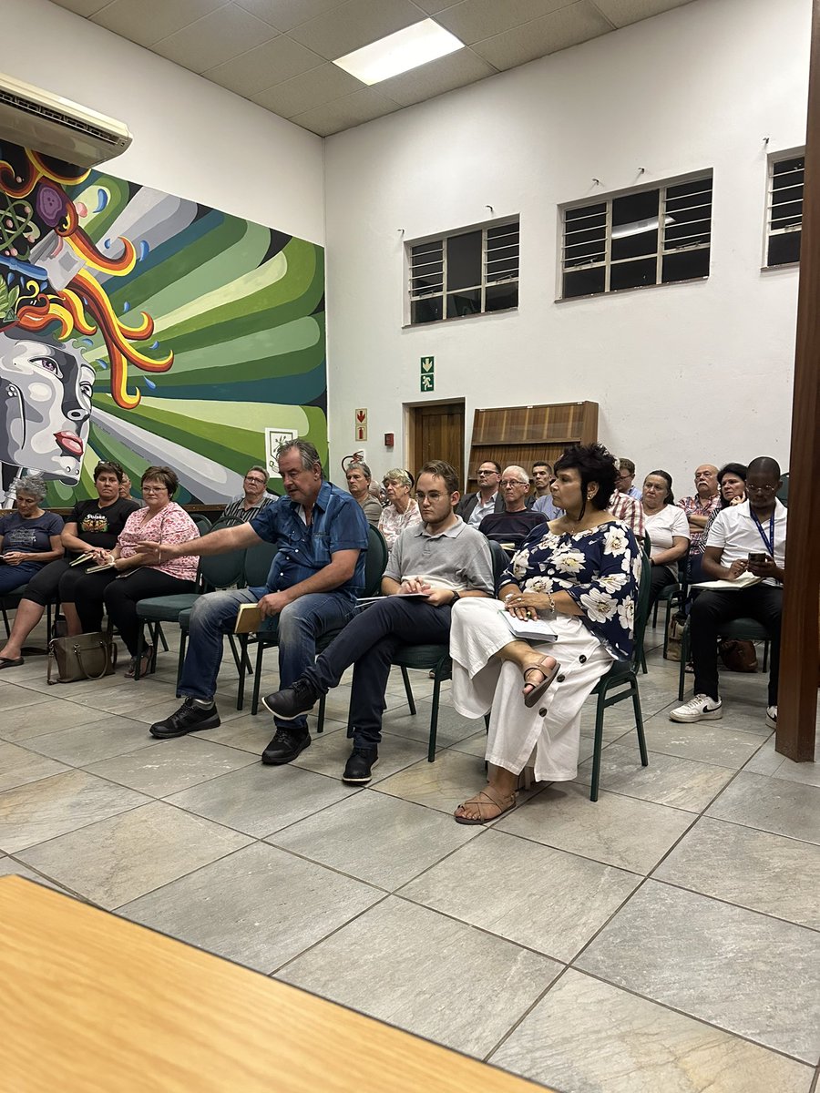 kholofeloMorodi's tweet image. Attended a productive meeting in Region 4, Ward 69 today. Key issues discussed included streetlight maintenance, pothole repairs, bylaw enforcement, and strengthening internal capacity. Progress begins with collaboration! 💡🚧💪 #CommunityAction #LocalSolutions @CityTshwane