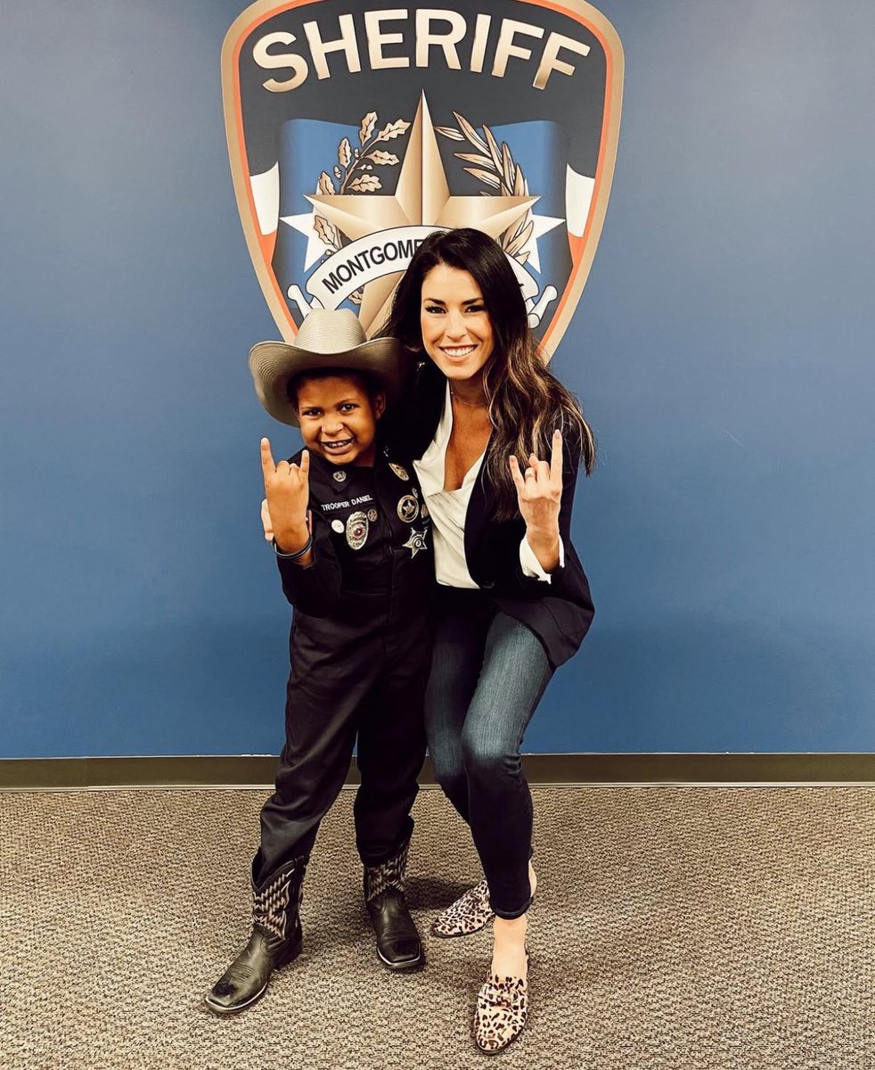 SO proud of you, Devarjaye!3 yrs ago,I first shared DJ’s wish to become a police officer as he battled brain #cancer🎗️His goal went viral from there &amp; tonight,he was inducted into the Secret Service during the President’s address, Way to go, #Devarjaye !- #KeepFighting 🤘🏼