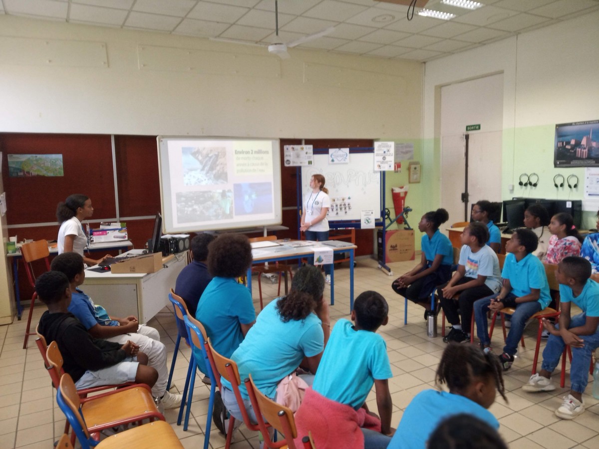 Madin'O (@madino972) on Twitter photo Quand élèves de l'école de Bellevue <a href="/ville_trinite/">Ville de La Trinité Martinique</a> et mini-entrepreneurs <a href="/Madino972/">Madin'O</a> <a href="/clgRoseStJust/">Rose SAINT-JUST</a> se retrouvent autour de la thématique de l'#eau pour un projet collaboratif,
les échanges sont très instructifs et ce n'est que le début !
<a href="/acmartinique/">Académie de Martinique</a> <a href="/CioNord/">CIO NORD ATLANTIQUE - MARTINIQUE</a> <a href="/WilliamJiovanny/">Jiovanny William</a> Quand élèves de l'école de Bellevue <a href="/ville_trinite/">Ville de La Trinité Martinique</a> et mini-entrepreneurs <a href="/Madino972/">Madin'O</a> <a href="/clgRoseStJust/">Rose SAINT-JUST</a> se retrouvent autour de la thématique de l'#eau pour un projet collaboratif,
les échanges sont très instructifs et ce n'est que le début !
<a href="/acmartinique/">Académie de Martinique</a> <a href="/CioNord/">CIO NORD ATLANTIQUE - MARTINIQUE</a> <a href="/WilliamJiovanny/">Jiovanny William</a>