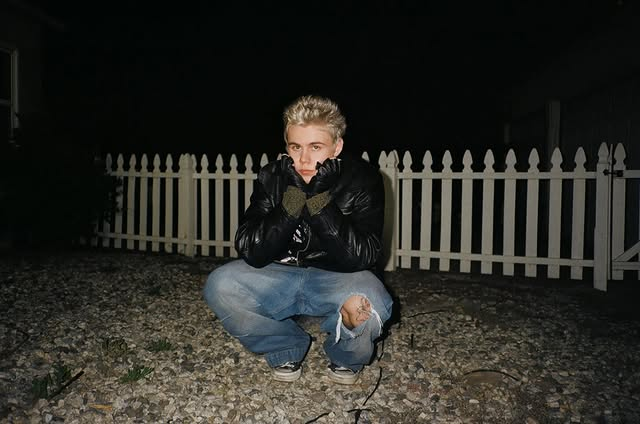 laroicharts's tweet photo. .@thekidlaroi has surpassed 13 BILLION streams on Spotify across all credits.

— He is the YOUNGEST artist to achieve this milestone. https://t.co/50O6eFOWo0