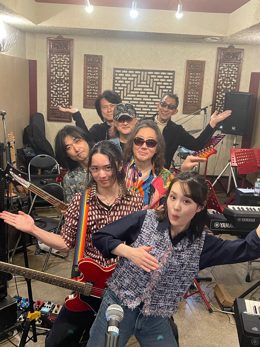 いよいよ、今週末、土曜日‼️
リハーサルも本番さながら熱気が伝わりました。
写真を見て頂ければわかるように何か面白いことをしないといられないこの集団（笑）
8日もきっとワクワク、感動、笑い⁉️が止まらない
ステージになるでしょう！
是非、お見逃しなく😊👍