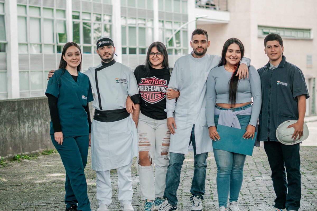 FicoGutierrez's tweet photo. El Presupuesto Participativo volvió a ser para la gente.🙌🏻

Gracias a él, 1.703 jóvenes estudian su pregrado en Colmayor con beca integral, y 800 personas accedieron a formación técnica 🎓

Total transparencia. Seguiremos dándole oportunidades reales a la gente. https://t.co/kgfENDy94F
