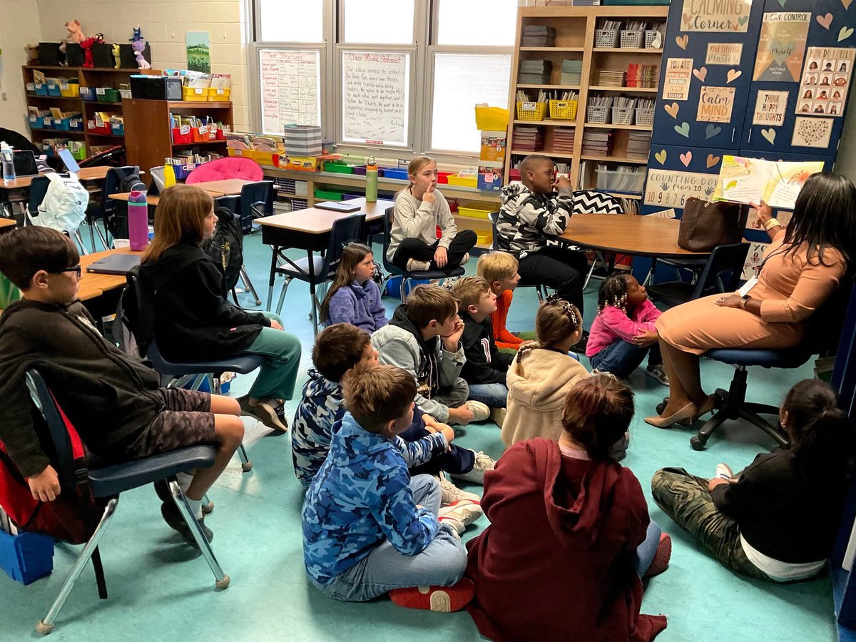 LarneElementary's tweet photo. Tuesday was Books can take us into the wild! Wear your animal print or camo. #ReadAcrossAmericaWeek https://t.co/5uZeWX6IvM