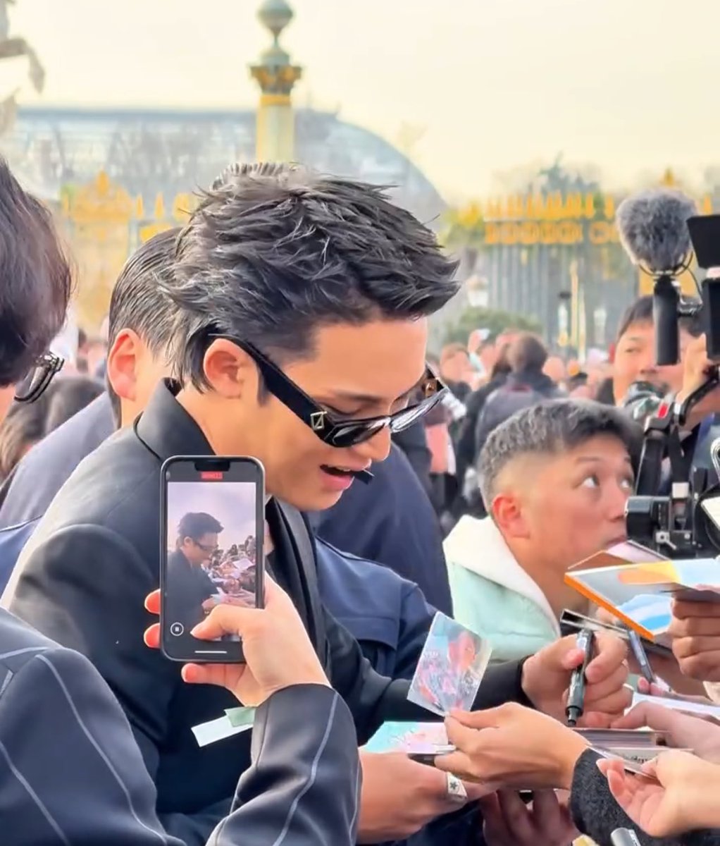 clm_krn's tweet photo. @haehaedoahae @Dior @pledis_17 DIOR PRINCE MINGYU AT PFW
#MINGYUxDiorAW25 
#ParisFashionWeek 
#DiorAW25 
@dior @pledis_17 https://t.co/CnJPFrns1K