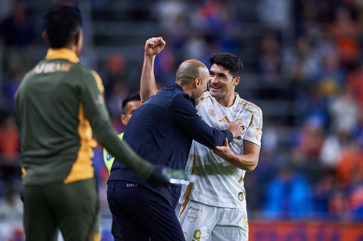 SancadillaNorte's tweet photo. El abrazo de Guido y Nico. https://t.co/Xi6RKqABGI