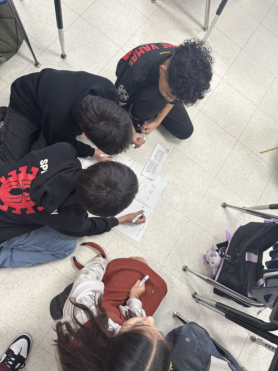 _MsDimass's tweet image. Working together = learning from each other = growth! Learning how to solve
fraction word problems as a team! 🤩🤩 @GoodmanES_AISD