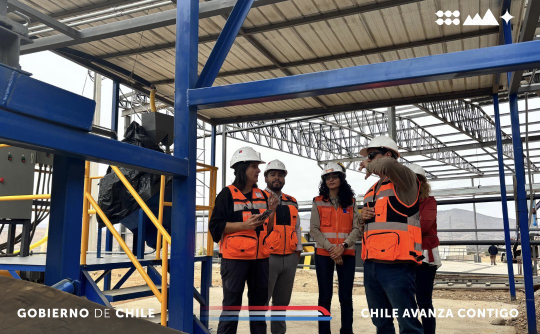 #AgendaMinería Profesionales del Ministerio de Minería visitaron la planta de La Higuera en la región, para apoyar la pequeña minería. Durante la jornada, se abordan mejoras en sustentabilidad, rentabilidad y los beneficios de los instrumentos de fomento para fortalecer el sector