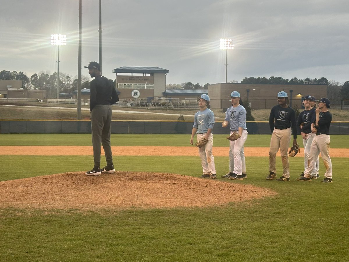 It was great to have two-time World Series Champion CJ Edwards at practice today with the Dogs. Got some work in and spoke some words of wisdom to our guys! Much appreciated and good luck this season CJ! #SetTheStandard🐶⚾️