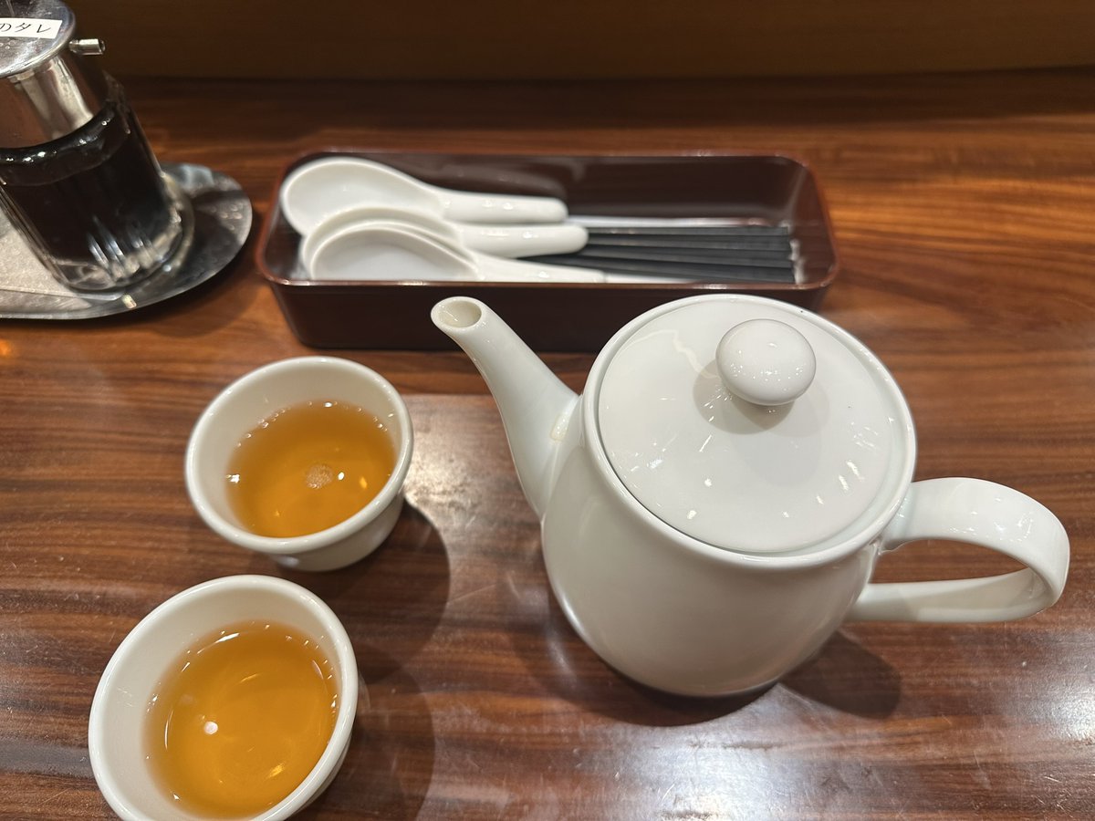 EllieJapan2022's tweet photo. Chinese Jasmin tea😍
#familytime #teatime #withmylove #Tokyo #Japan #DimDimSum #DinTaiFung #chinesefood https://t.co/R6i3z2xLM6