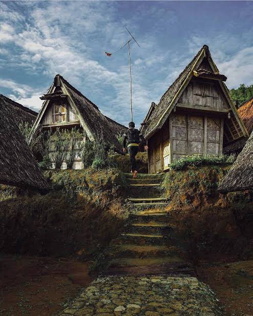 Silfinov's tweet image. DESA ADAT DI INDONESIA 
YANG MEMPUNYAI CADANGAN MAKANAN HINGGA 95 TAHUN KEDEPAN 😱

Desa ini berada di Sukabumi, Jawa Barat.