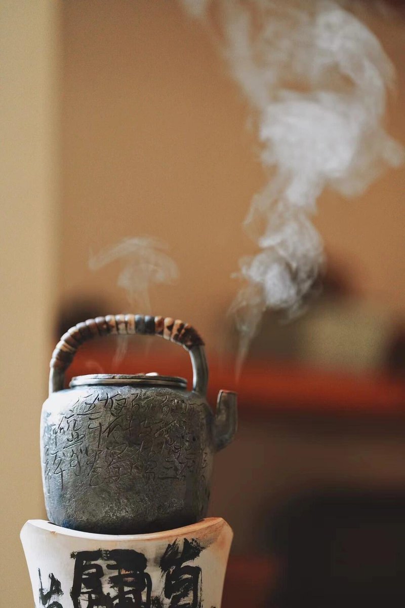 It is a happy moments.
.
.
.
#morningtea #morningreading #bookaddict #readinglover #tealovers #morningexercise #solitude #enjoytea #teamoments #tea #teakettle #zishateapot #yixingteapots #classic #lovetea #teafunny #teajoy #chineseart #teaart #morimatea