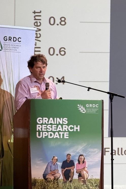 GRDC North (@grdcnorth) on Twitter photo Checking in from #GRDCUpdates #Goondiwindi - our #FarmingSystems session speakers 💬
Gupta Vadakattu & <a href="/lindsaywbell/">Lindsay Bell</a> from <a href="/CSIRO/">CSIRO</a>; <a href="/AndrewErbacher/">Andrew Erbacher</a> (DPI QLD) + <a href="/MaurieStreet/">Mauriestreet</a> (<a href="/GrainOrana/">GOA</a>) Checking in from #GRDCUpdates #Goondiwindi - our #FarmingSystems session speakers 💬
Gupta Vadakattu & <a href="/lindsaywbell/">Lindsay Bell</a> from <a href="/CSIRO/">CSIRO</a>; <a href="/AndrewErbacher/">Andrew Erbacher</a> (DPI QLD) + <a href="/MaurieStreet/">Mauriestreet</a> (<a href="/GrainOrana/">GOA</a>)