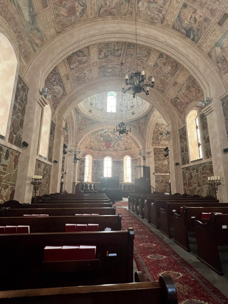 surya133873's tweet image. #Houston #Travel #HoustonLibrary
It is not a common city library. It is a place for theological study and collection of books. It is not open to the public. I went to the gate with the idea of ​​giving it a try. I called the phone and they actually let us in. After registering…