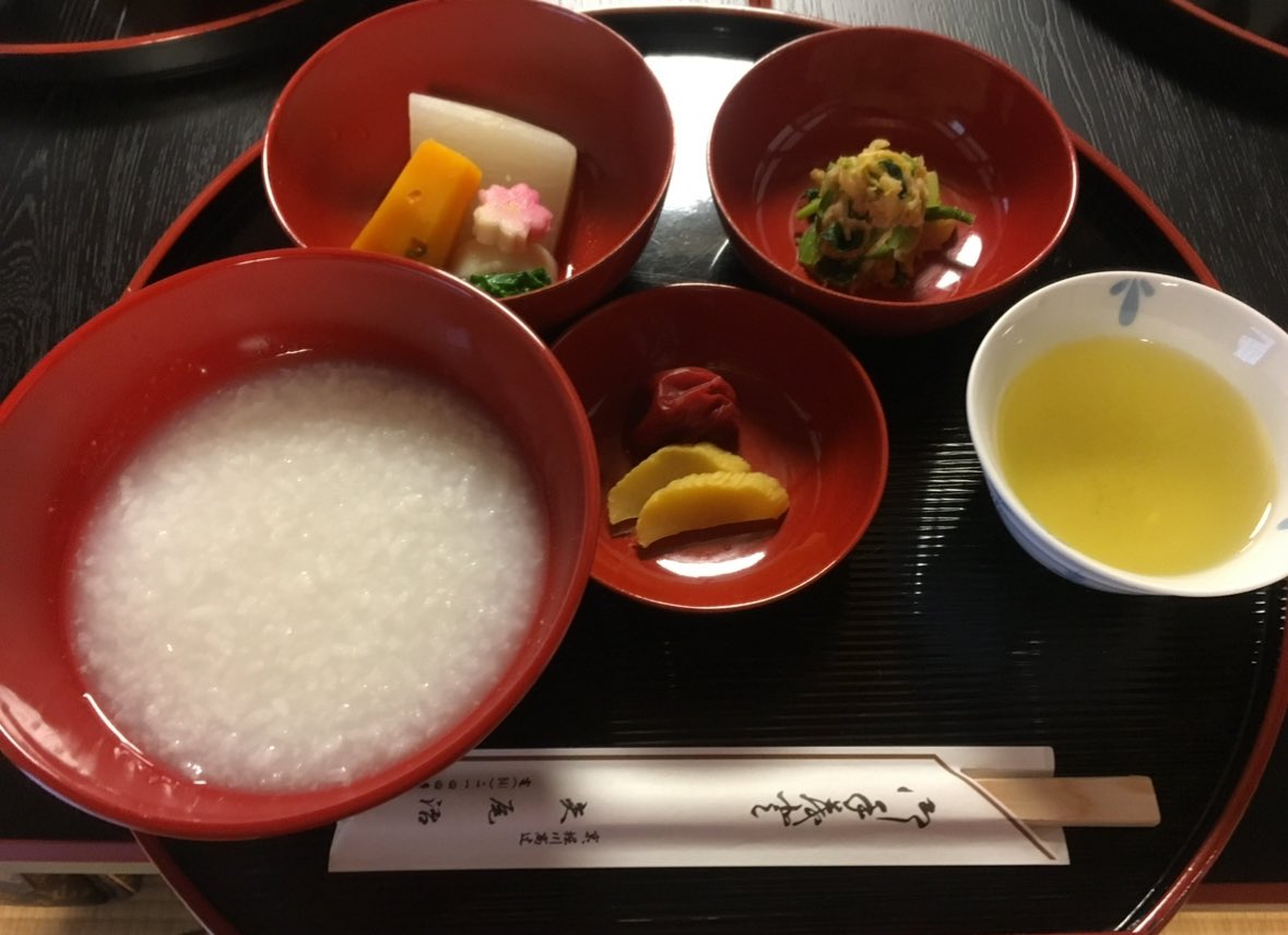 ❤️必見なお知らせ🙏
泉涌寺の大涅槃図は3/11に仏殿に掲げられますが、早朝8時から誰も居ない泉涌寺に入り特別に間近で涅槃図を拝見し、絵解きを聞く。そして、冷え切った身体を矢尾治さんの朝粥で満たす…と言うプラン❗️
3/14は若干の空き、16日は余裕あります。
是非↓
mitera.org/archives/news/…